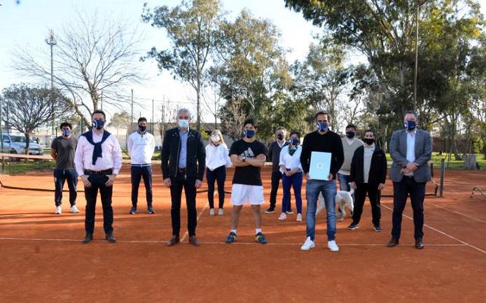 Tenis